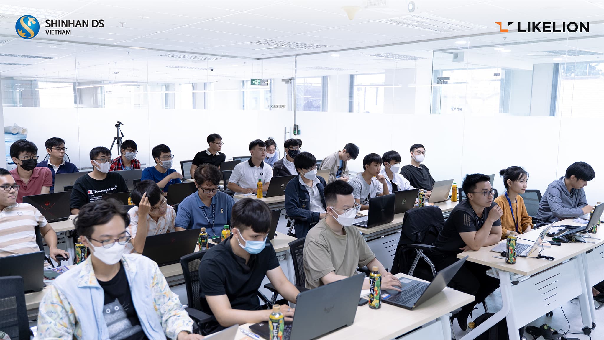 Các bạn sinh viên đến từ các trường đại học tại TP.HCM Các bạn sinh viên đến từ các trường đại học tại TP.HCM