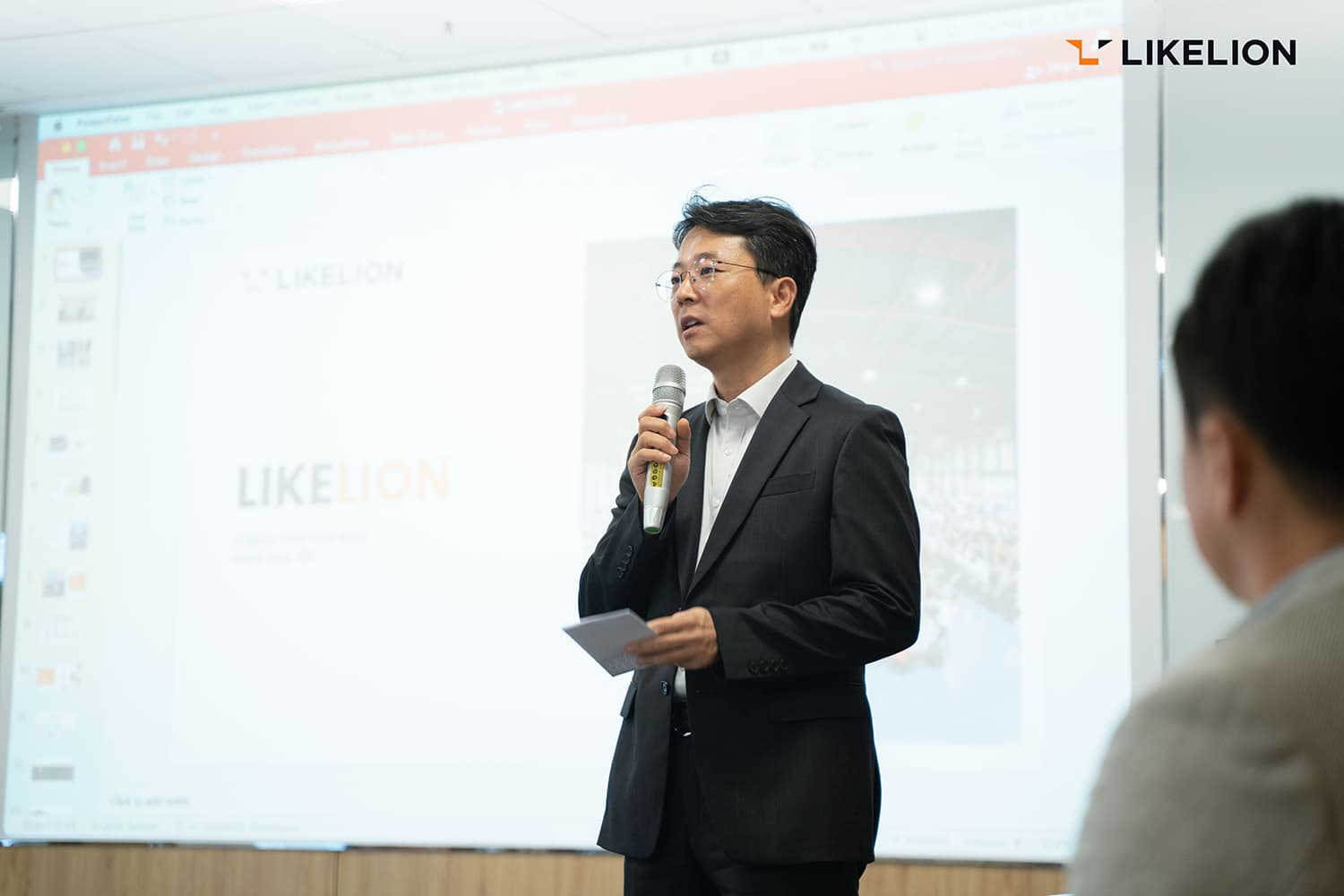 Lãnh sự Shim Jae-Yoon phát biểu tại chuyên đề Lãnh sự Shim Jae-Yoon phát biểu tại chuyên đề