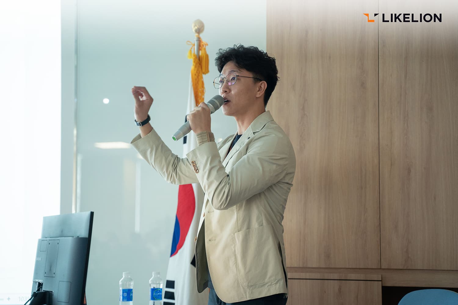 Đại diện LIKELION, ông Kim Hyeon-Gyu chia sẻ Đại diện LIKELION, ông Kim Hyeon-Gyu chia sẻ