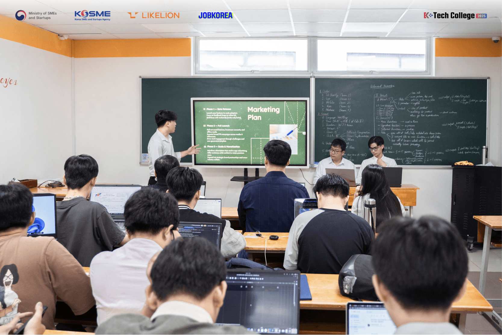 Lớp đào tạo dành cho sinh viên tại trường đại học HUTECH (TP.HCM) Lớp đào tạo dành cho sinh viên tại trường đại học HUTECH (TP.HCM)